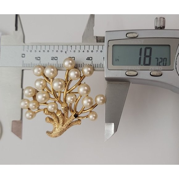 Trifari Crown Over T Gold Tone Faux Pearl Coral Branch Brooch, Signed E472 - Picture 7 of 8